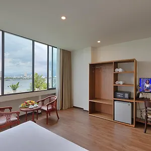 维塔利斯河滨酒店 酒店